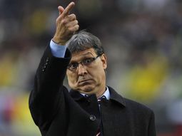 tengo que ver como se lleva messi con tevez tengo que ver como se lleva messi con tevez