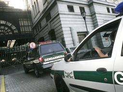 Un gendarme fue baleado al resistirse al robo de su camioneta