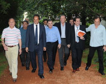 Scioli recibió a intendentes por el conflicto con la basura