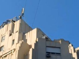 Incendio en un edificio frente a Plaza Lavalle.