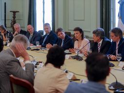 La canciller argentina, Diana Mondino, le transmitió a los embajadores de países de la UE la voluntad del gobierno de cerrar el acuerdo a través del Mercosur. La canciller argentina, Diana Mondino, le transmitió a los embajadores de países de la UE la voluntad del gobierno de cerrar el acuerdo a través del Mercosur.