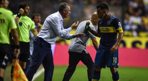 Gustavo Alfaro y Carlos Tevez