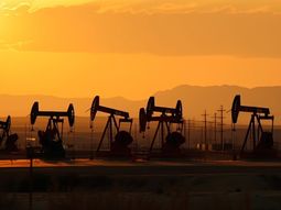 Los precios del petróleo subían ante una caída en los inventarios estadounidenses. Los precios del petróleo subían ante una caída en los inventarios estadounidenses.