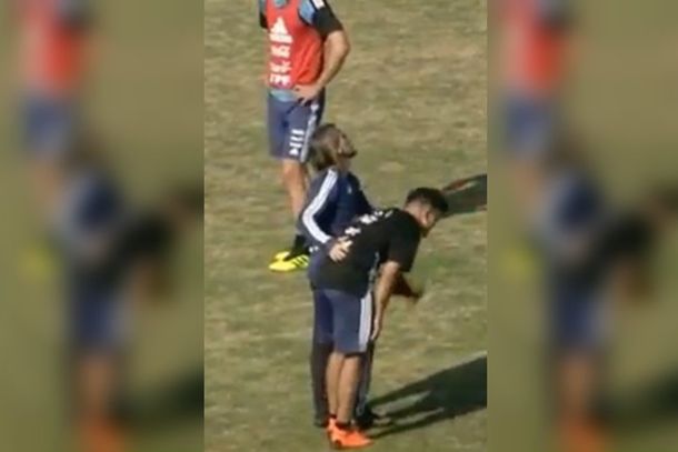 Selección: Acuña sintió una molestia y se fue al vestuario durante la práctica en Huracán