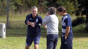 tras la derrota en el clasico, gustavo alfaro dejo de ser el dt de gimnasia tras la derrota en el clasico, gustavo alfaro dejo de ser el dt de gimnasia