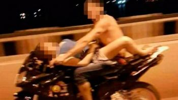 video: ¿sexo en una moto a toda velocidad? el viral que escandaliza video: ¿sexo en una moto a toda velocidad? el viral que escandaliza