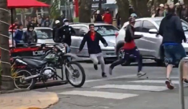 Batalla campal en Quilmes: piñas y piedrazos entre grupos de estudiantes
