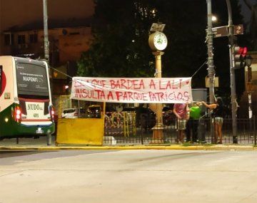 El pasacalle colgado en Parque Patricios a favor de Lali Espósito que se hizo viral