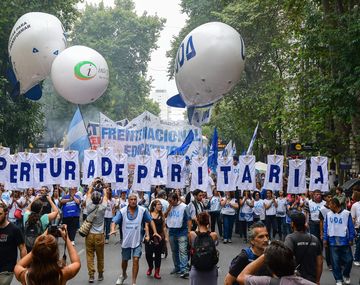 Los gremios piden que el Gobierno convoque a la paritaria nacional docente