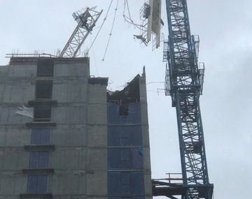 Una de las grúas que cayó en Miami