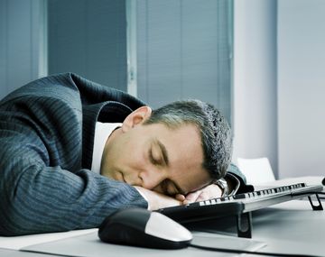 Dormir siesta mejora productividad