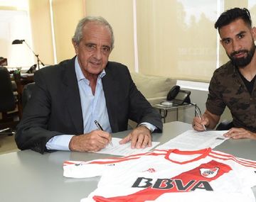 Ariel Rojas firmó para River - Crédito:&nbsp;@CARPoficial