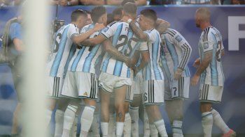 La Selección Argentina cerró el primer tiempo con un triunfo parcial 1-0 Cabo Verde. La Selección Argentina cerró el primer tiempo con un triunfo parcial 1-0 Cabo Verde.