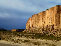 El pueblo jujeño que combina arte rupestre, cultura y paisajes únicos. El pueblo jujeño que combina arte rupestre, cultura y paisajes únicos.