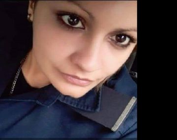 Una policía fue baleada por motochorros que le robaron su arma y perdió un ojo