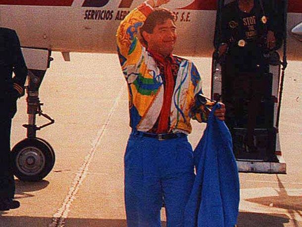 Publican fotos inéditas de la llegada de Maradona a Newells