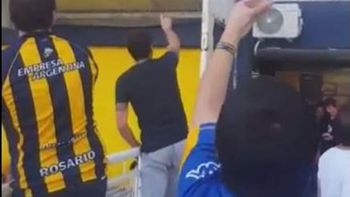 ¿no le gusto el empate? mira al kily gonzalez insultando a los jugadores de newell´s ¿no le gusto el empate? mira al kily gonzalez insultando a los jugadores de newell´s