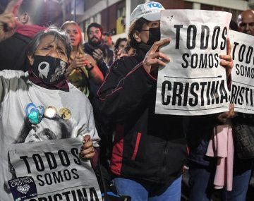 Masiva vigilia en Recoleta tras el intento de asesinato de Cristina