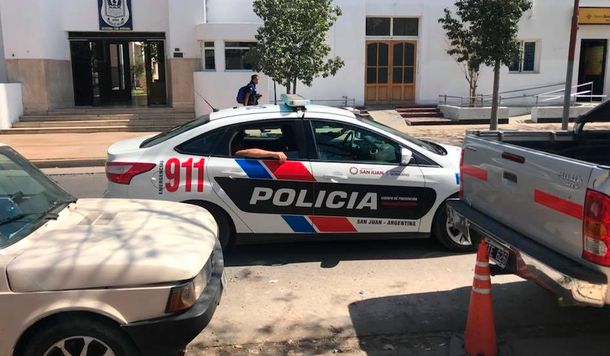 San Juan: una ex Reina del Sol escrachó a un grupo de policías que la acosaron