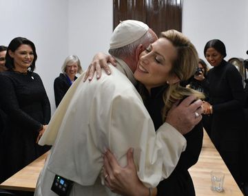 Fabiola Yáñez se reunió con el papa Francisco y le regaló el cáliz usado en la misa de Luján