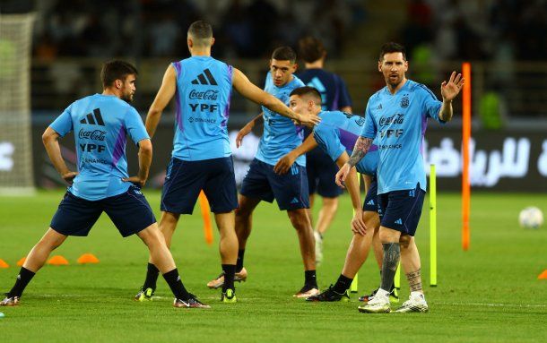 Qatar 2022: más de 15 mil personas pagaron una entrada para ver entrenar a Messi y la Selección