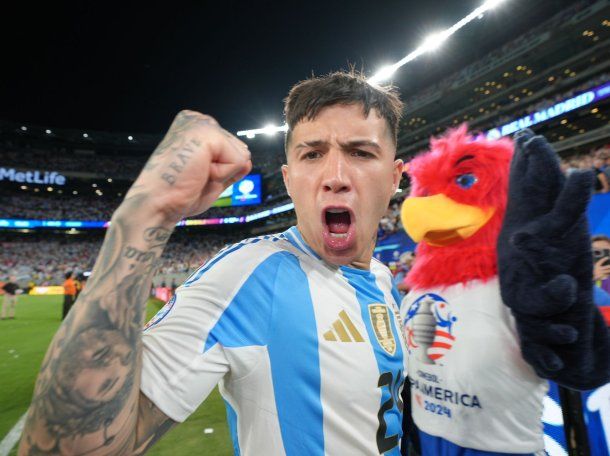 El papá de Enzo Fernández salió a defenderlo tras las acusaciones de racismo