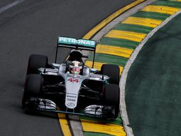 no se detiene ni en 2016: hamilton logro la pole en australia no se detiene ni en 2016: hamilton logro la pole en australia