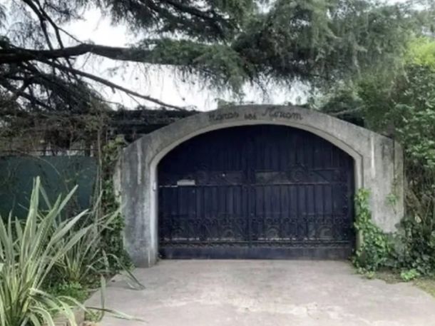 Detrás del portón negro, la fortaleza del Indio Solari Detrás del portón negro, la fortaleza del Indio Solari