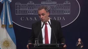 manuel adorni redobla la apuesta tras el vuelo privado a punta del este: yo gasto mi dinero como quiero manuel adorni redobla la apuesta tras el vuelo privado a punta del este: yo gasto mi dinero como quiero