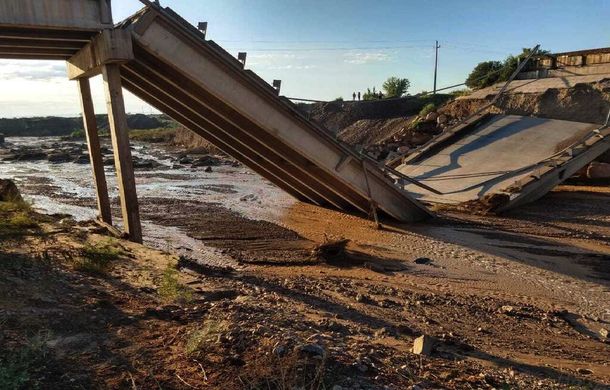 Mendoza: colapsó un puente en la Ruta 40 por una tormenta