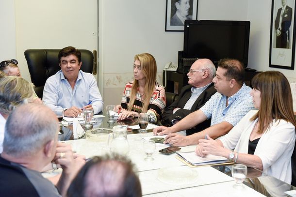 Emergencia social: Espinoza encabezó la primera reunión de gabinete para ejecutar medidas