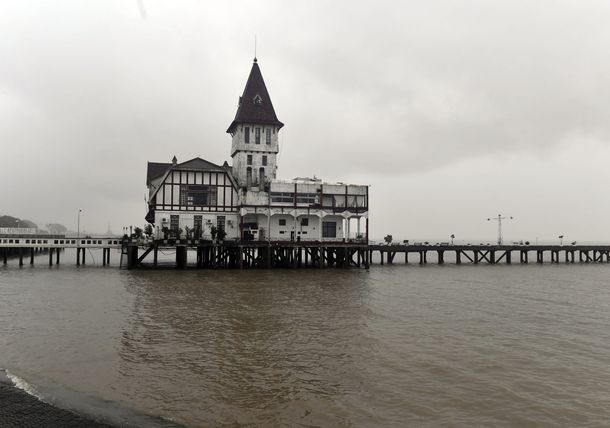 Cuarentena estricta en el AMBA con alerta metorológico por vientos intensos