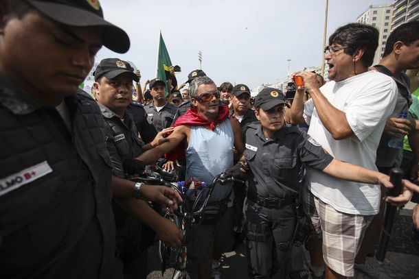 Miles de brasileños protestaron contra Rousseff en Río de Janeiro