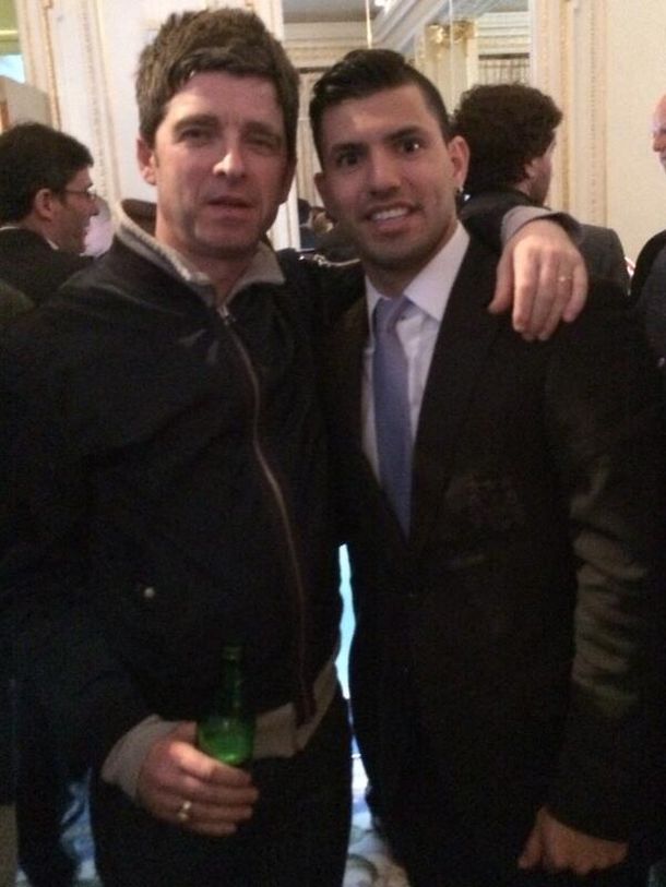 El Kun Agüero y su foto con el hincha más famoso del Manchester City