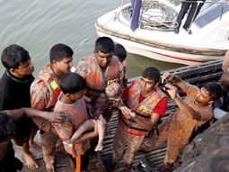 al menos 38 muertos y 150 supervivientes al hundirse un barco en bangladesh al menos 38 muertos y 150 supervivientes al hundirse un barco en bangladesh