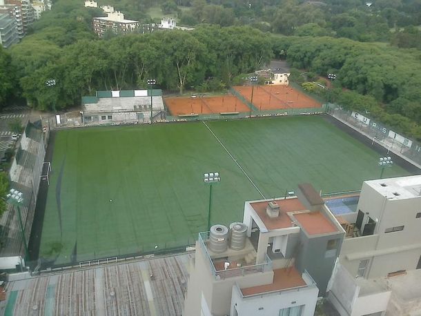 Excursionistas tendrá el primer estadio de césped sintético de la Ciudad