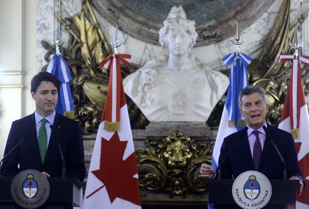Mauricio Macri junto al primer ministro de Canadá