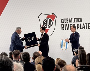 En medio de la crisis futbolística