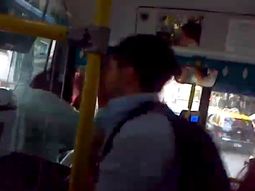 fuerte discusion entre un chofer y un pasajero fuerte discusion entre un chofer y un pasajero