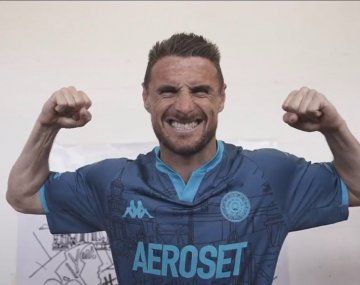 Racing estrena una nueva camiseta ante Atlético Tucumán