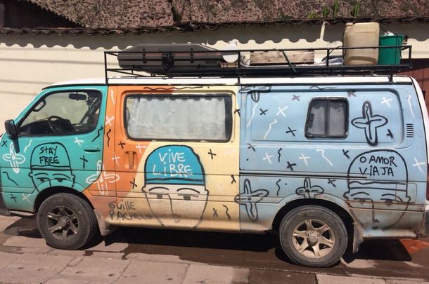 Le robaron la camioneta a una pareja argentina que emprendió una travesía hasta Alaska