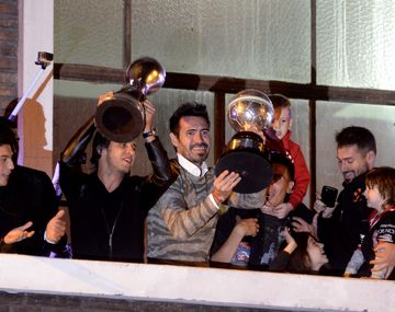 Miles de hinchas de Huracán celebraron la Supercopa Argentina