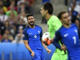 error en la salida del arquero y a cobrar: mira el primer gol de la eurocopa error en la salida del arquero y a cobrar: mira el primer gol de la eurocopa