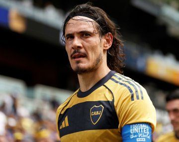 El representante de Cavani habló sobre su continuidad en Boca: Solo se va si...