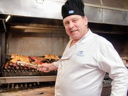 despues de la derrota en el mundial del asado, un parrillero argentino fue premiado despues de la derrota en el mundial del asado, un parrillero argentino fue premiado