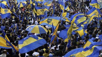 hinchas de boca realizan una caravana en apoyo al equipo hinchas de boca realizan una caravana en apoyo al equipo