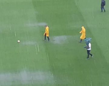 ¿Se suspende la primera Superfinal? Así está la cancha en La Bombonera