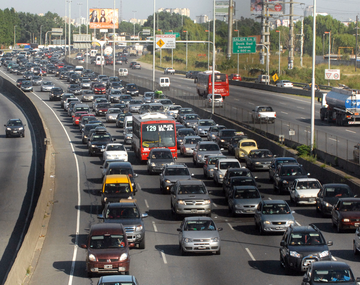 Colapso en las principales rutas por el éxodo turístico