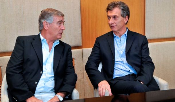 Aguad negó que las FF.AA. intervengan en conflictos sociales: ¿contradijo a Macri?