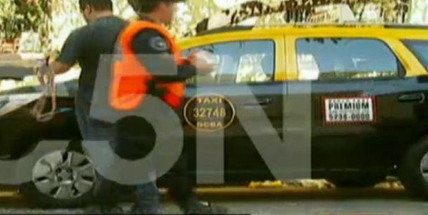 La joven violada en Chacarita analizará las fotos de 400 taxistas